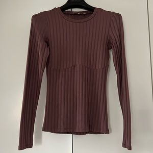 Aritzia Wilfred sweater size small
